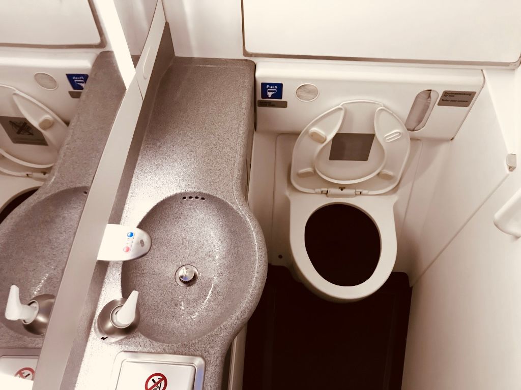 Flugzeugtoilette