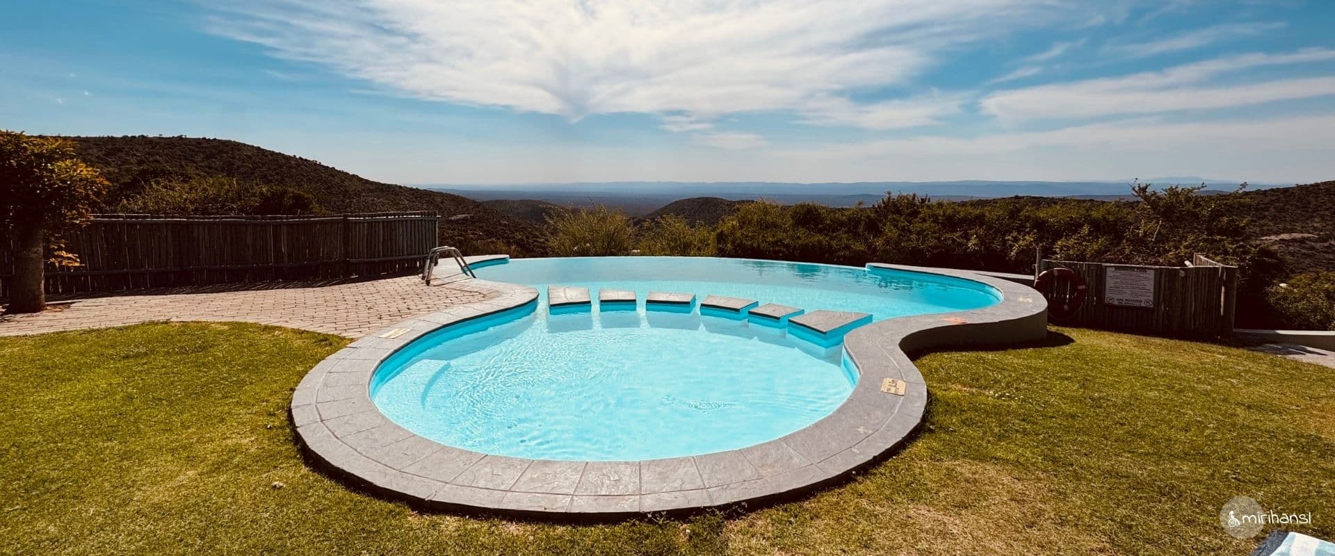 Panorama Südafrika - Safari in der Kuzuko Lodge im Addo Elephant Nationalpark - Der Pool des Hotels Panorama Südafrika - Safari in der Kuzuko Lodge im Addo Elephant Nationalpark - Der Pool des Hotels