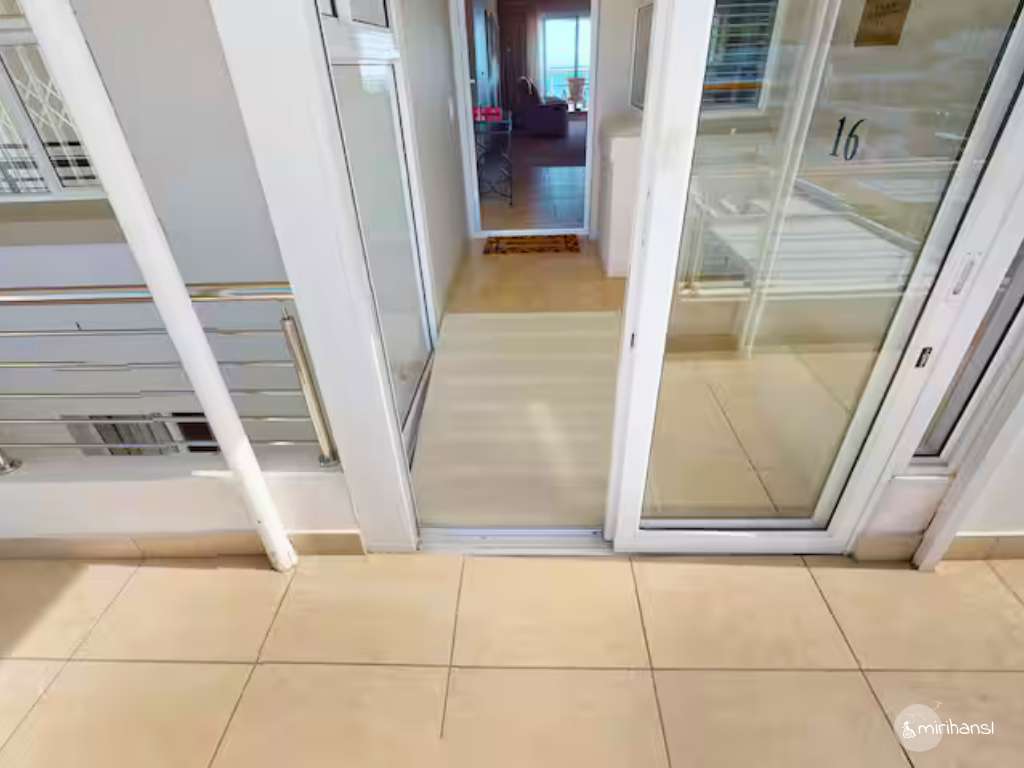 Südafrika - Airbnb Wonderview in Hermanus - Barrierefreier aber steilerEingang Südafrika - Airbnb Wonderview in Hermanus - Barrierefreier aber steilerEingang