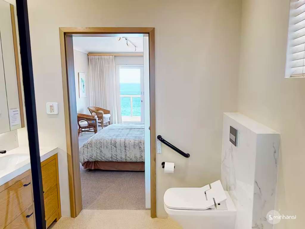 Südafrika - Airbnb Wonderview in Hermanus - Rollstuhlgerechte Toilette mit Haltegriff Südafrika - Airbnb Wonderview in Hermanus - Rollstuhlgerechte Toilette mit Haltegriff