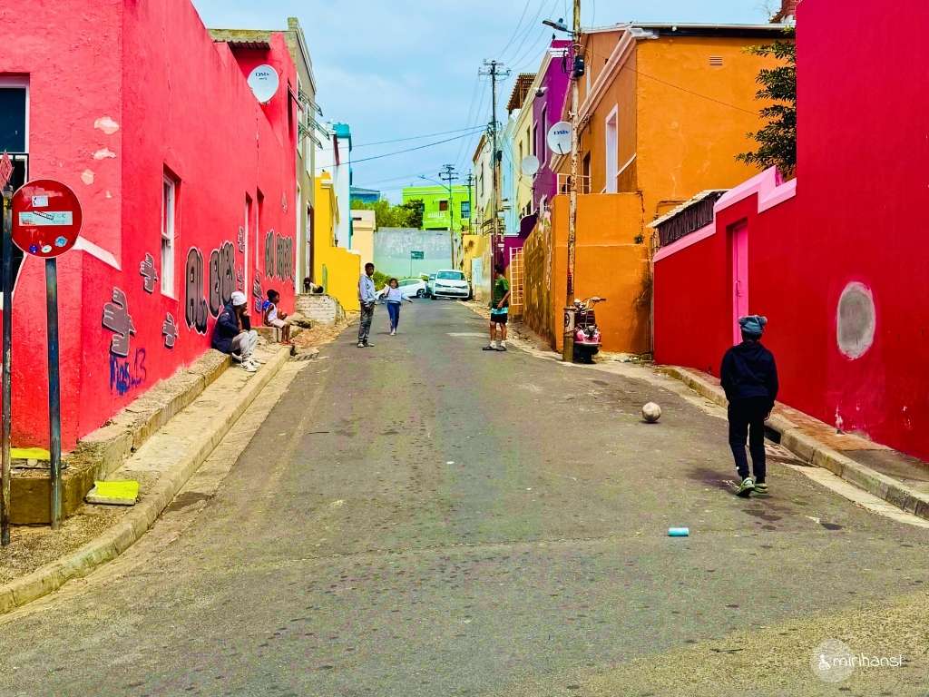 Südafrika - Kapstadt - Spielende Kinder im Bo-Kaap Viertel Südafrika - Kapstadt - Spielende Kinder im Bo-Kaap Viertel