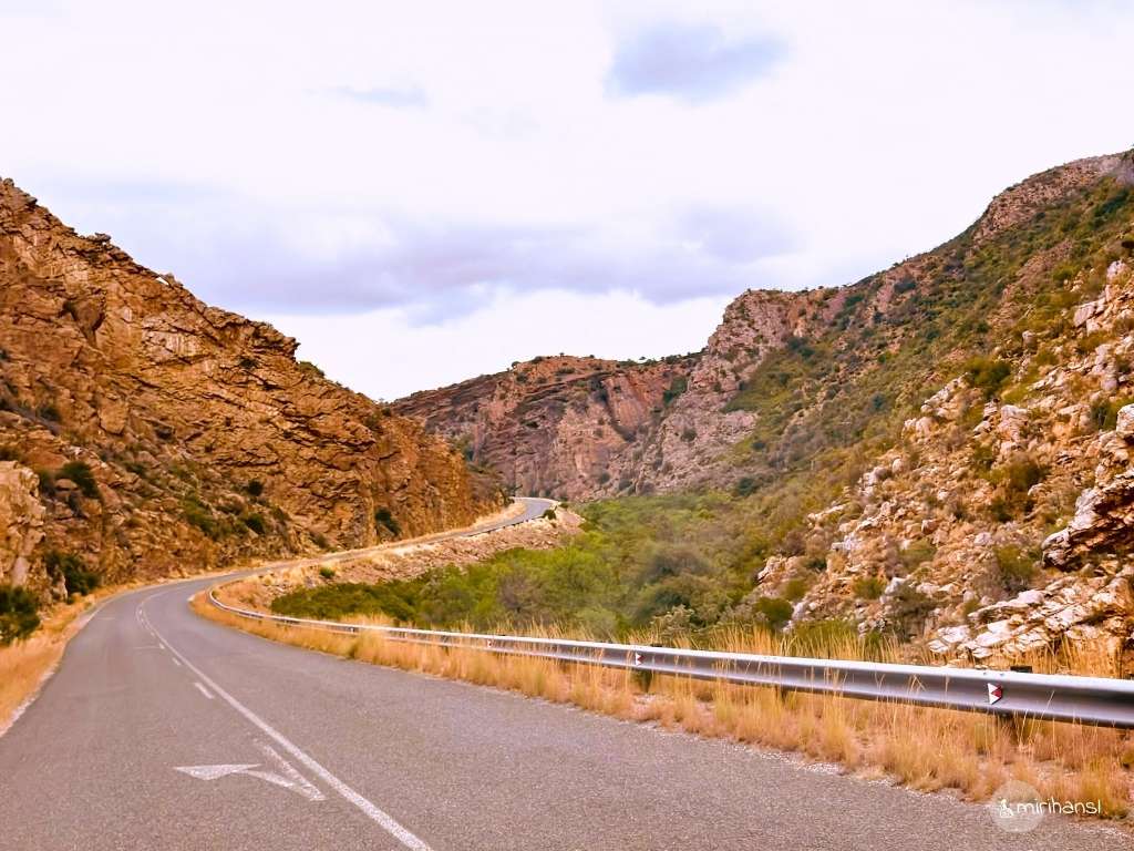 Südafrika - Kleine Karoo Wüste - Der Weg zum hohen Berg mit dem Swartbergpass Südafrika - Kleine Karoo Wüste - Der Weg zum hohen Berg mit dem Swartbergpass
