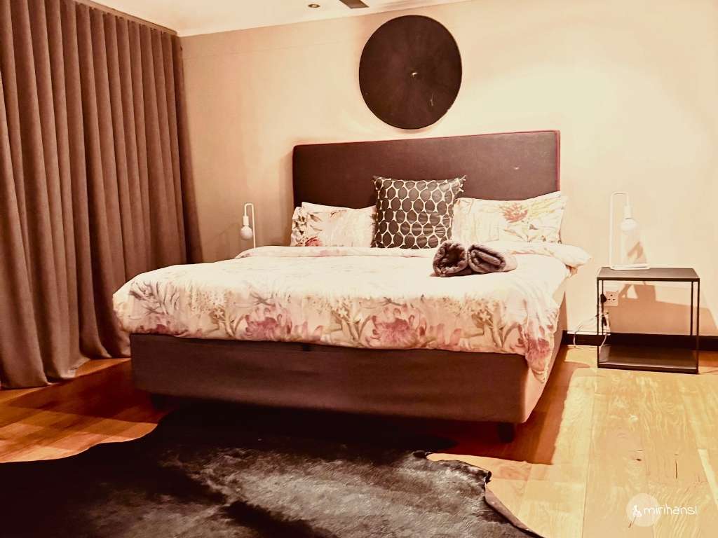 Südafrika - Playful Manhattan Style Loft Kapstadt - Ebenerdiges Schlafzimmer im Erdgeschoss Südafrika - Playful Manhattan Style Loft Kapstadt - Ebenerdiges Schlafzimmer im Erdgeschoss