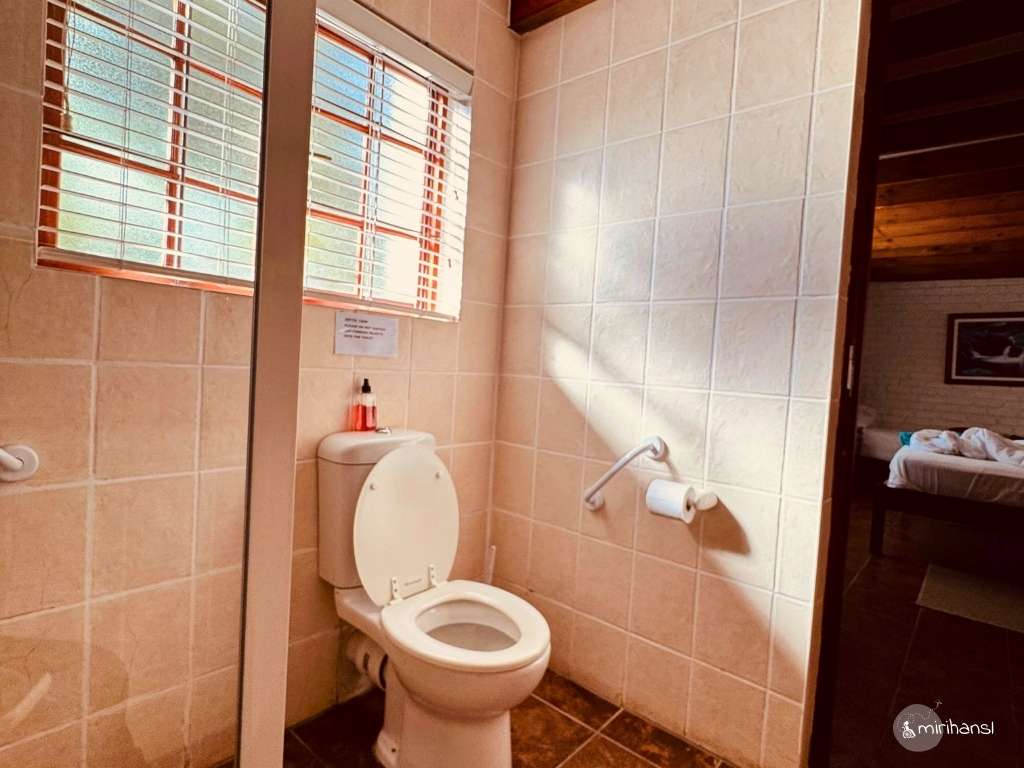 Südafrika - Zwischenübernachtung in den Swallows Nest Country Cottages - Barrierefreies Bad im Untergeschoss Südafrika - Zwischenübernachtung in den Swallows Nest Country Cottages - Barrierefreies Bad im Untergeschoss