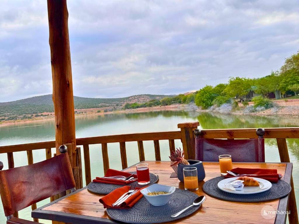 Südafrika - in Oudtshoorn - Unser Ausblick von Frühstückstisch auf den See in der Buffelsdrift Game Lodge Südafrika - in Oudtshoorn - Unser Ausblick von Frühstückstisch auf den See in der Buffelsdrift Game Lodge